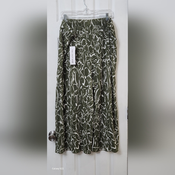 NWT 3X Olivine colored Rafella sportswear flowing capris - Picture 2 of 6